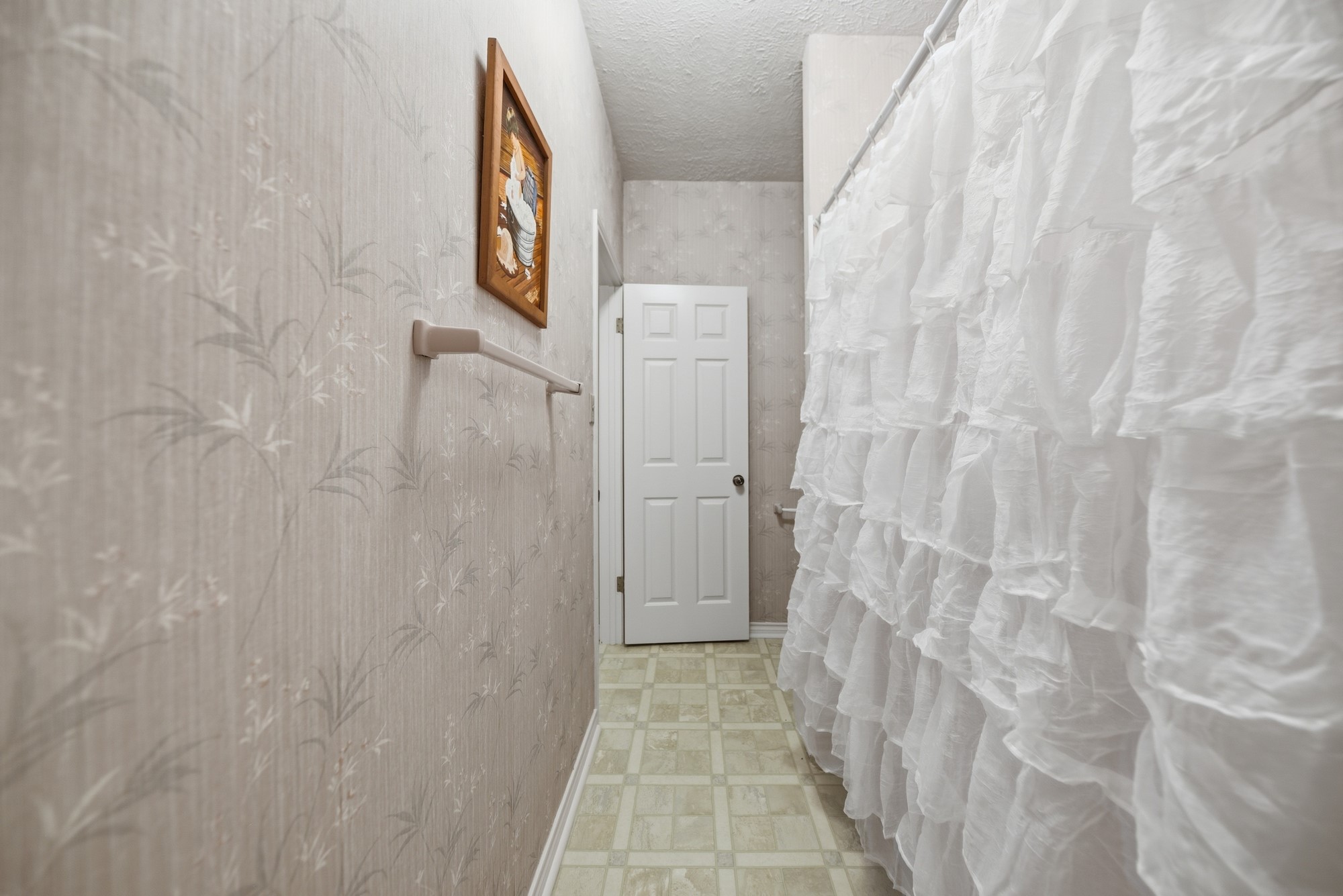 1552 Holub Road Schulenburg, TX 78956 - Photo 23 of 45 shared shower and toilet area for bedroom 2 and 3