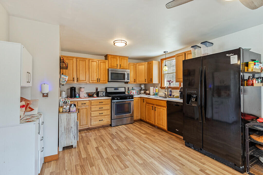 191 Skowhegan Road Norridgewock, ME 04957 - Photo 11 of 34 Kitchen