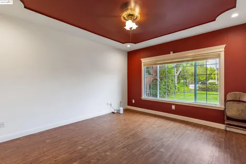 a view of a livingroom with a ceiling fan