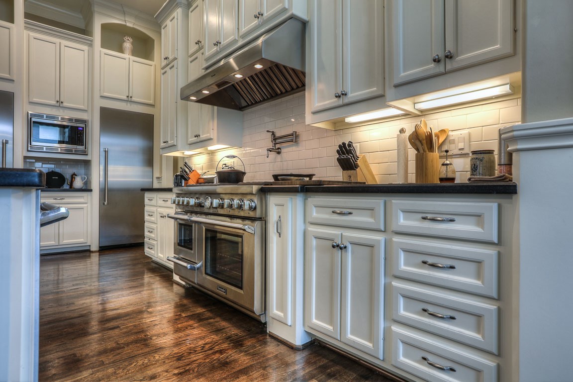 922 Alexander Street Houston, TX 77008 - Photo 10 of 43 Kitchen is all Thermador including double ovens, 8 burner gas range + super vent hood, a sub-zero frig & sep freezer, mic' ++.