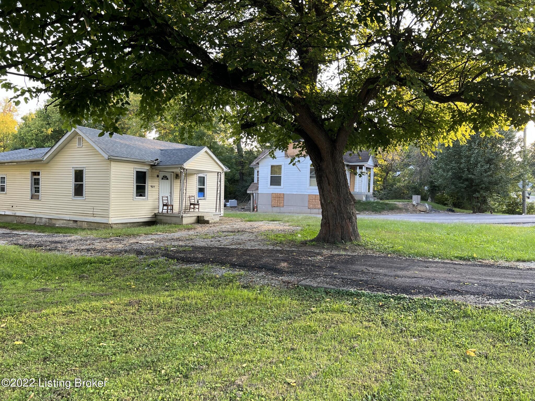 9311 R 3rd Street Road Louisville, KY 40272 - Photo 2 of 13 IMG_3374