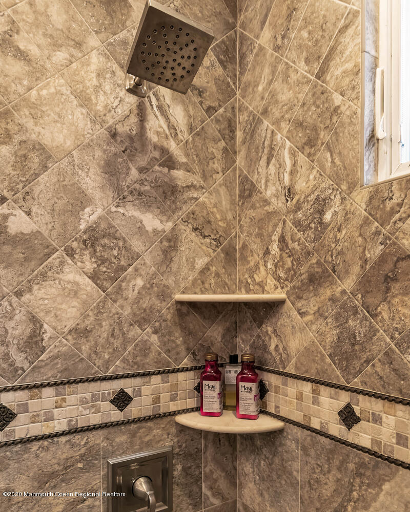 40 Yearling Path Colts Neck, NJ 07722 - Photo 29 of 50 40 Yearling Path Colts Neck NJ-large-033