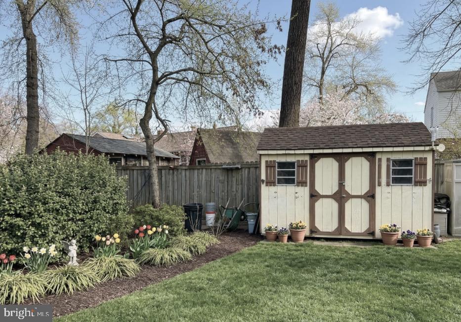2502 Hughes Road Hyattsville, MD 20783 - Photo 4 of 5 Beautiful gardening area
