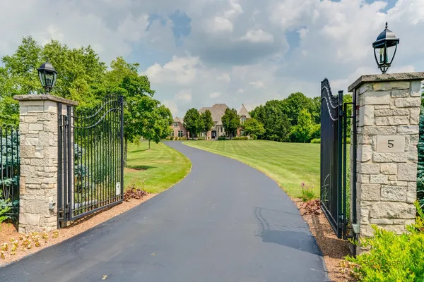 $3,398,000 | 5 Jennifer Court, Barrington, IL 60010
