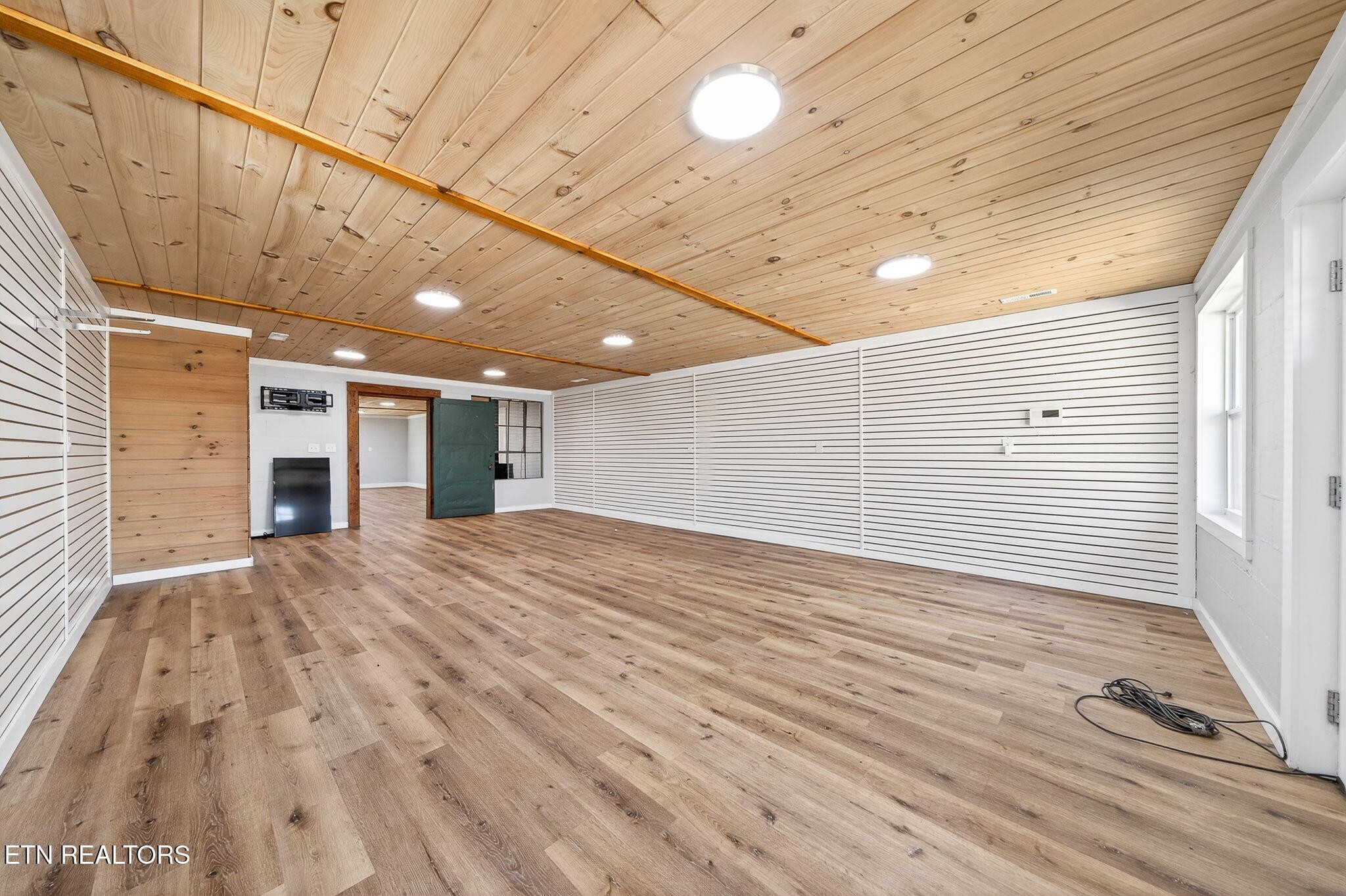 2490 Chestnut Hill Road Crossville, TN 38571 - Photo 5 of 51