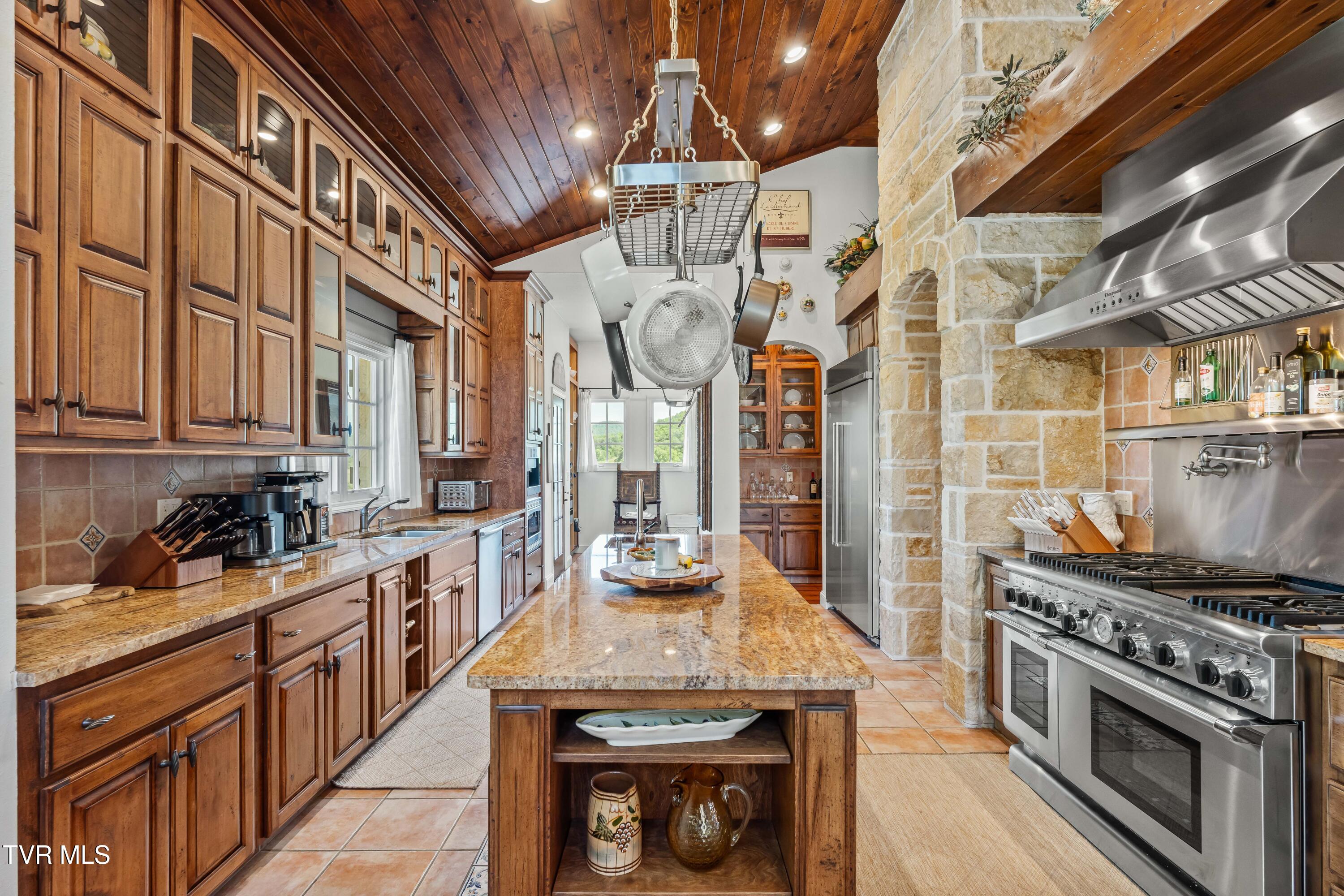 1877 Dry Hill Road Butler, TN 37640 - Photo 29 of 106 22