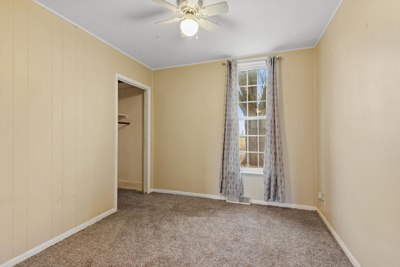 310 North Scott Street Alexis, IL 61412 - Photo 15 of 22 an empty room with windows and closet