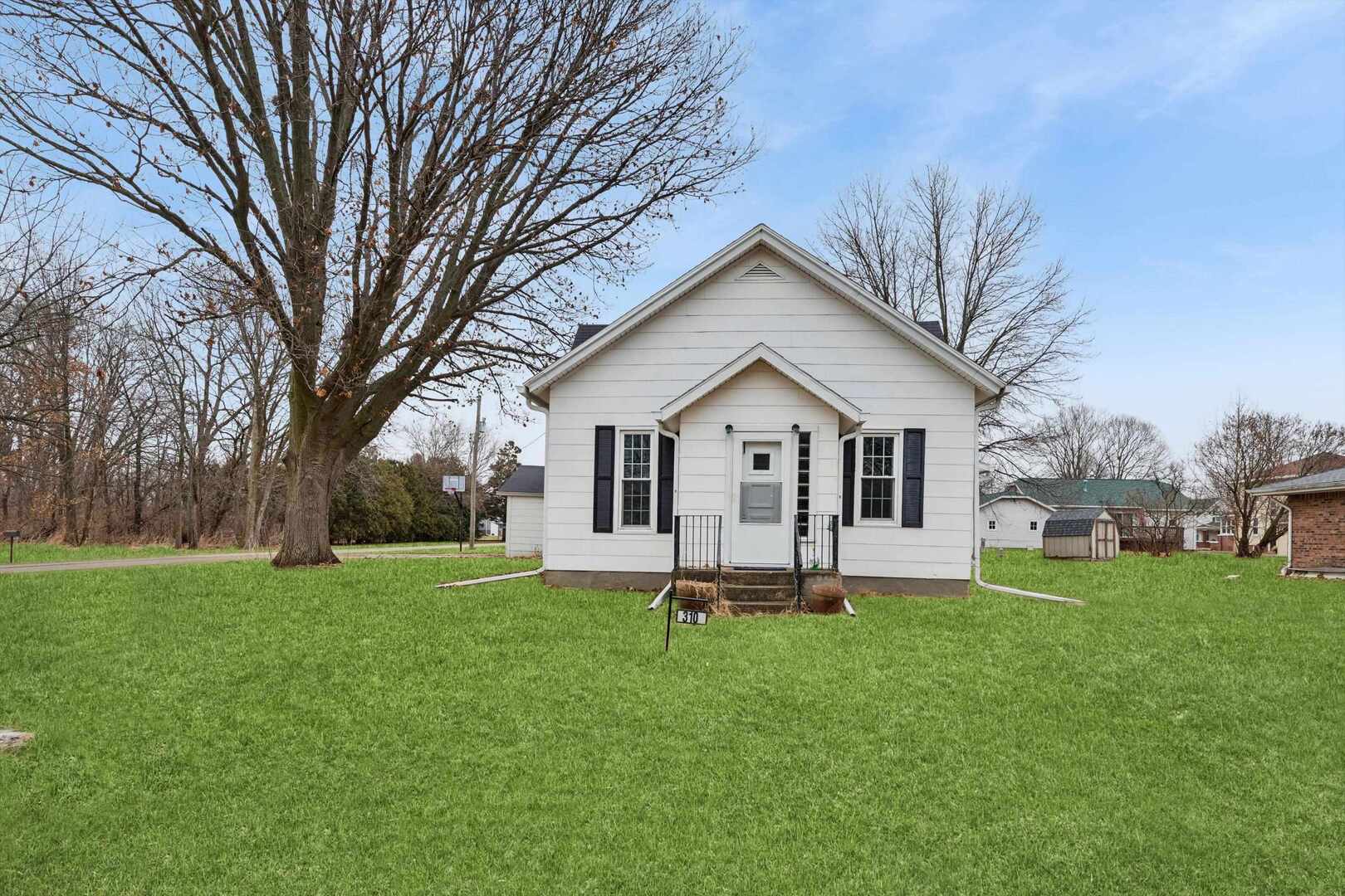 310 North Scott Street Alexis, IL 61412 - Photo 2 of 22 a front view of a house with a yard