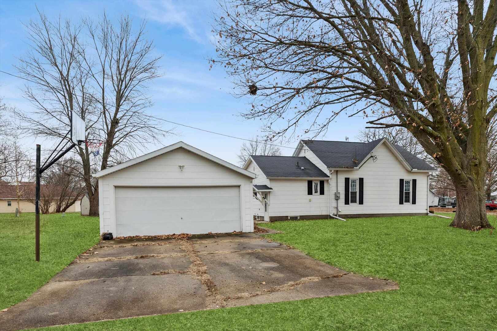 310 North Scott Street Alexis, IL 61412 - Photo 5 of 22 a front view of a house with a garden and trees