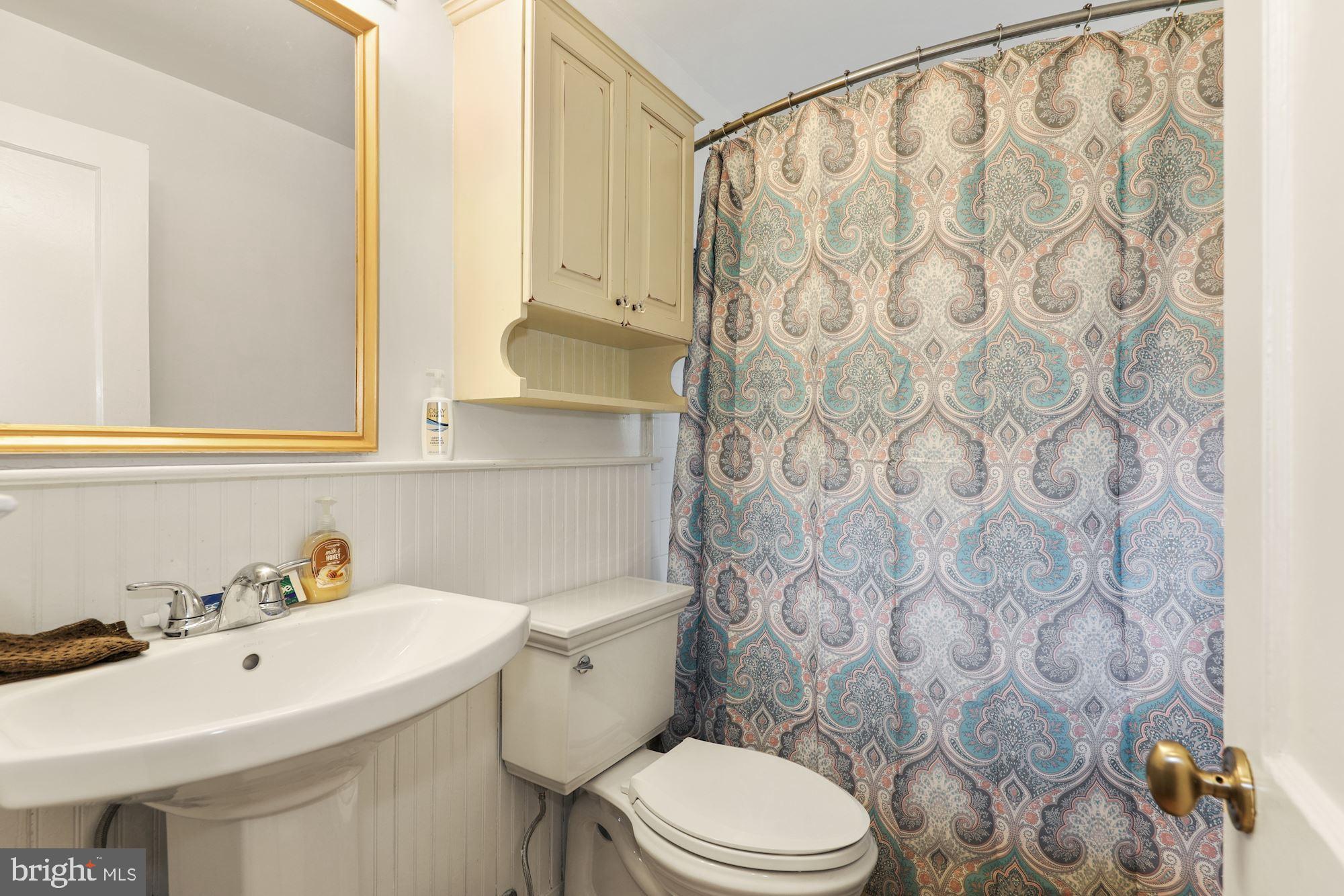 2801 Jennings Road Kensington, MD 20895 - Photo 17 of 27 Hall Bathroom