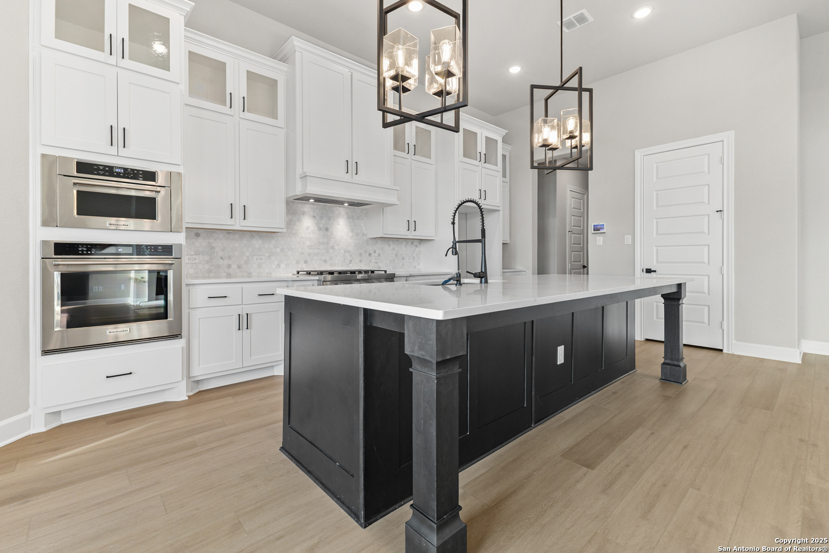 159 Bauer Lane Castroville, TX 78009 - Photo 9 of 32