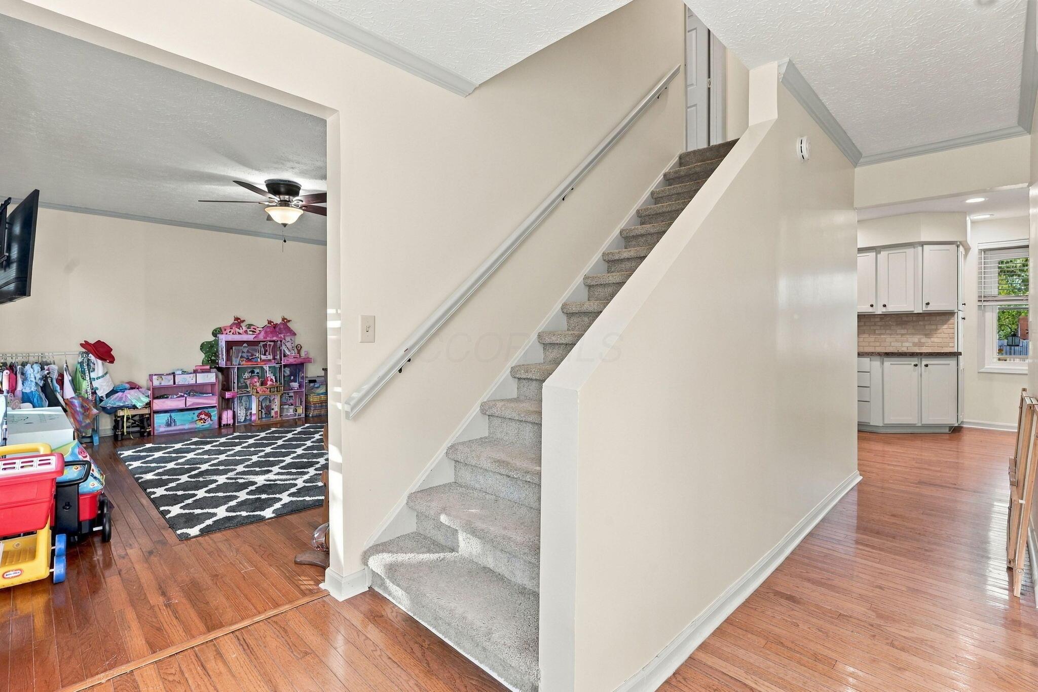 609 Grist Run Road Westerville, OH 43082 - Photo 2 of 39 Entry Way