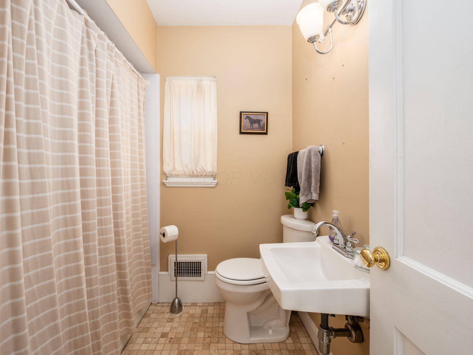 1792 Andover Road Columbus, OH 43212 - Photo 34 of 65 041_8c8d15_A 1792 Andover 053