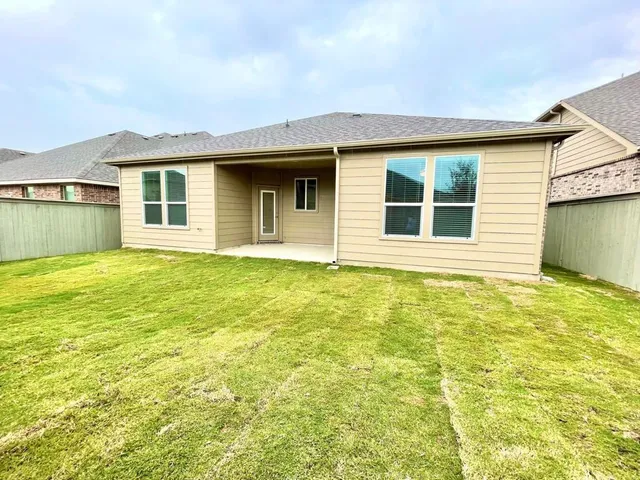 a view of a house with a backyard