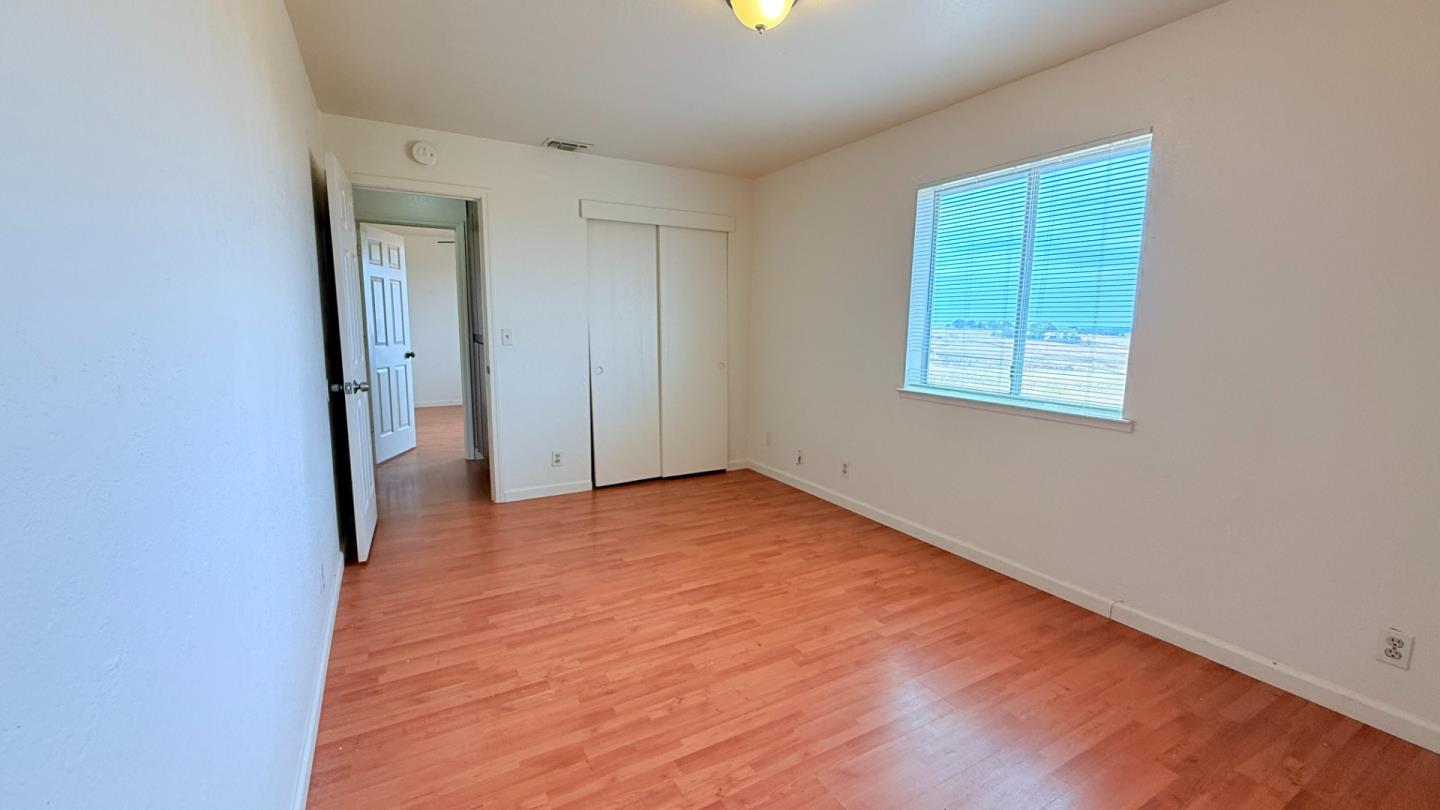 7947 Camp Far West Road Wheatland, CA 95692 - Photo 16 of 32 an empty room with windows and closet