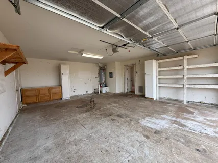 a view of empty room with a ceiling fan