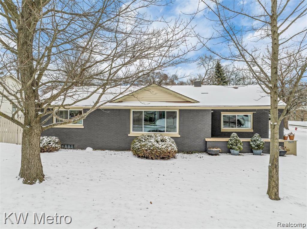 3617 Harrison Avenue Rochester Hills, MI 48307 - Photo 4 of 44
