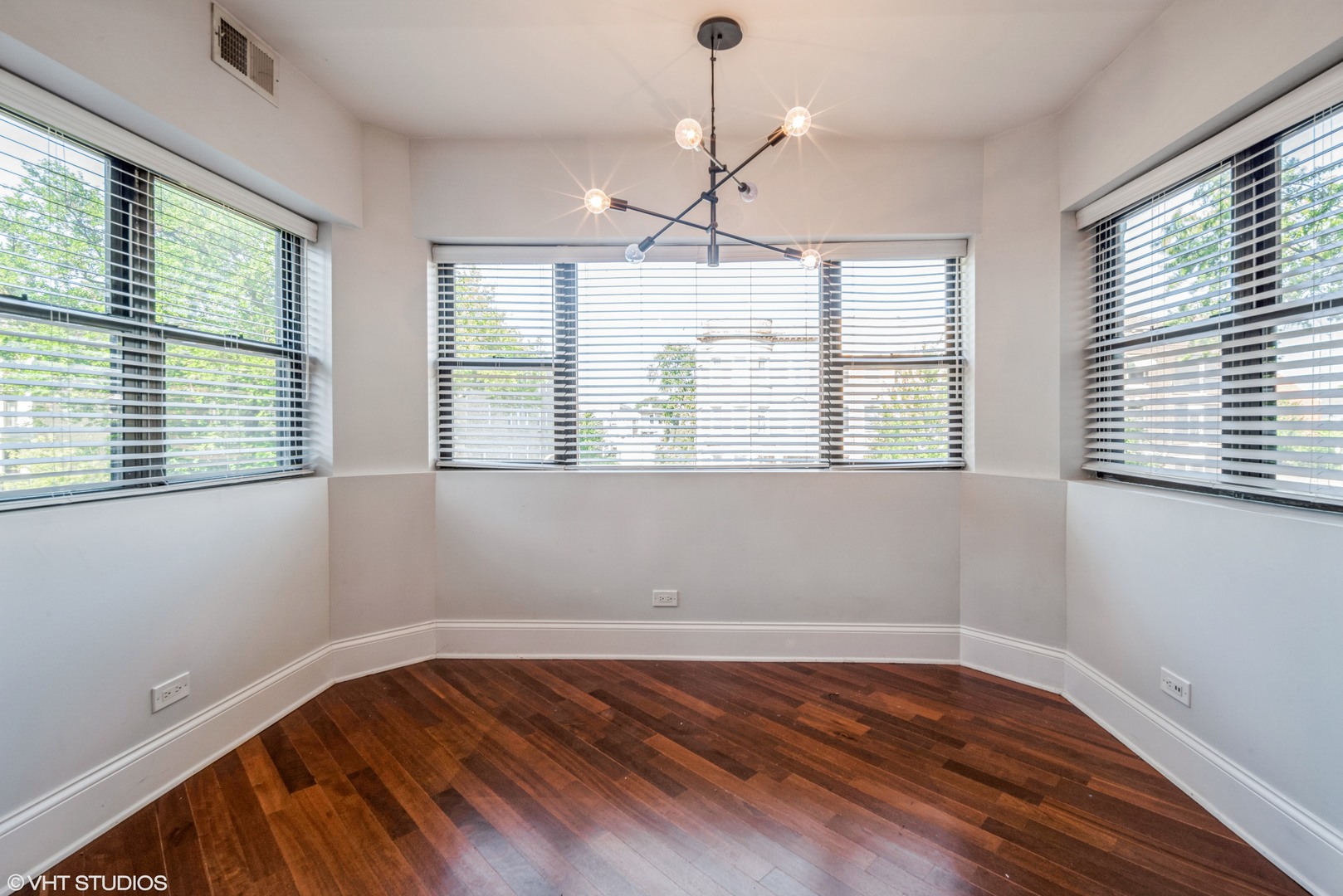 4819 South Prairie Avenue, Unit 2 Chicago, IL 60615 - Photo 4 of 10 a view of an empty room with wooden floor and a window