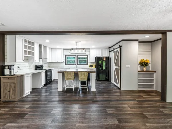 $400,000 | 1047 Jimbob Lane, New Ulm, TX 78950