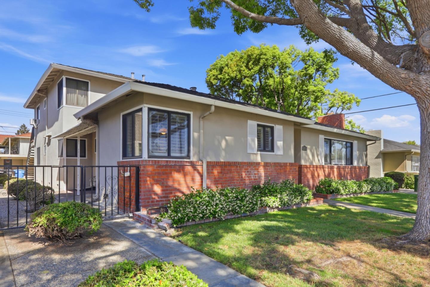 94 Roxbury Street Santa Clara, CA 95050 - Photo 3 of 26 Gallery Image 3