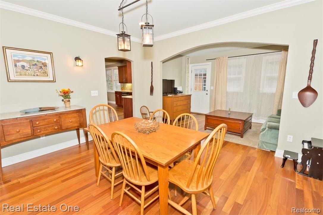 51 Cherokee Road Pontiac, MI 48341 - Photo 5 of 32 dining room & "sitting room"