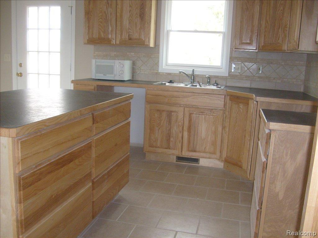 9844 Van Buren Road Fowlerville, MI 48836 - Photo 5 of 14 VanBuren 088