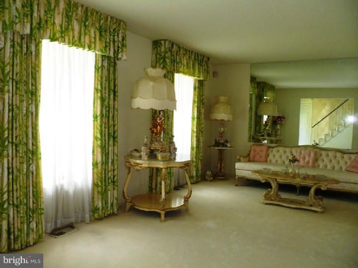 3 Midwood Road Evesham, NJ 08053 - Photo 4 of 25 Living Room