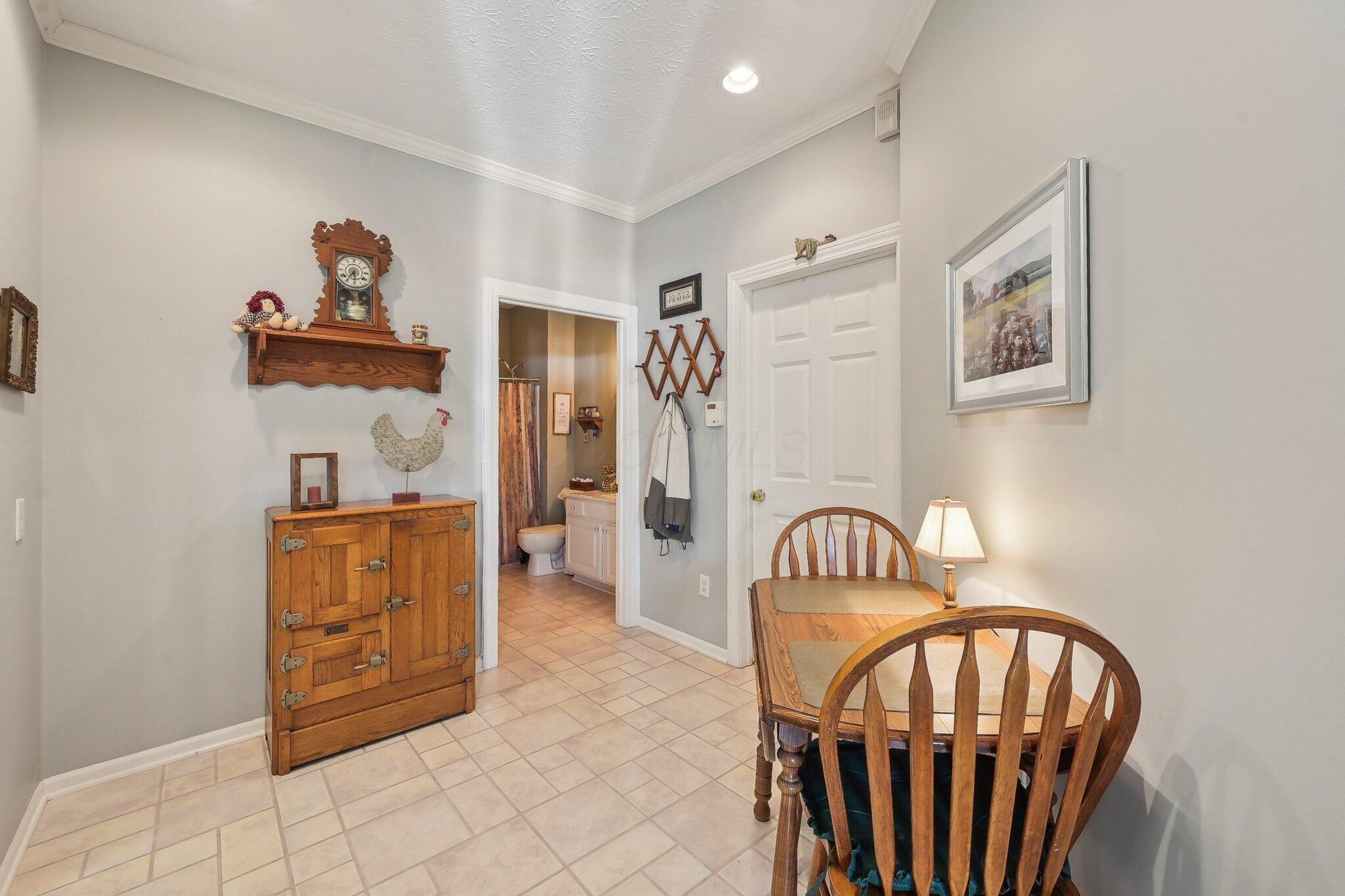 5993 Naughten Ridge Court Columbus, OH 43213 - Photo 23 of 51 Eating Area