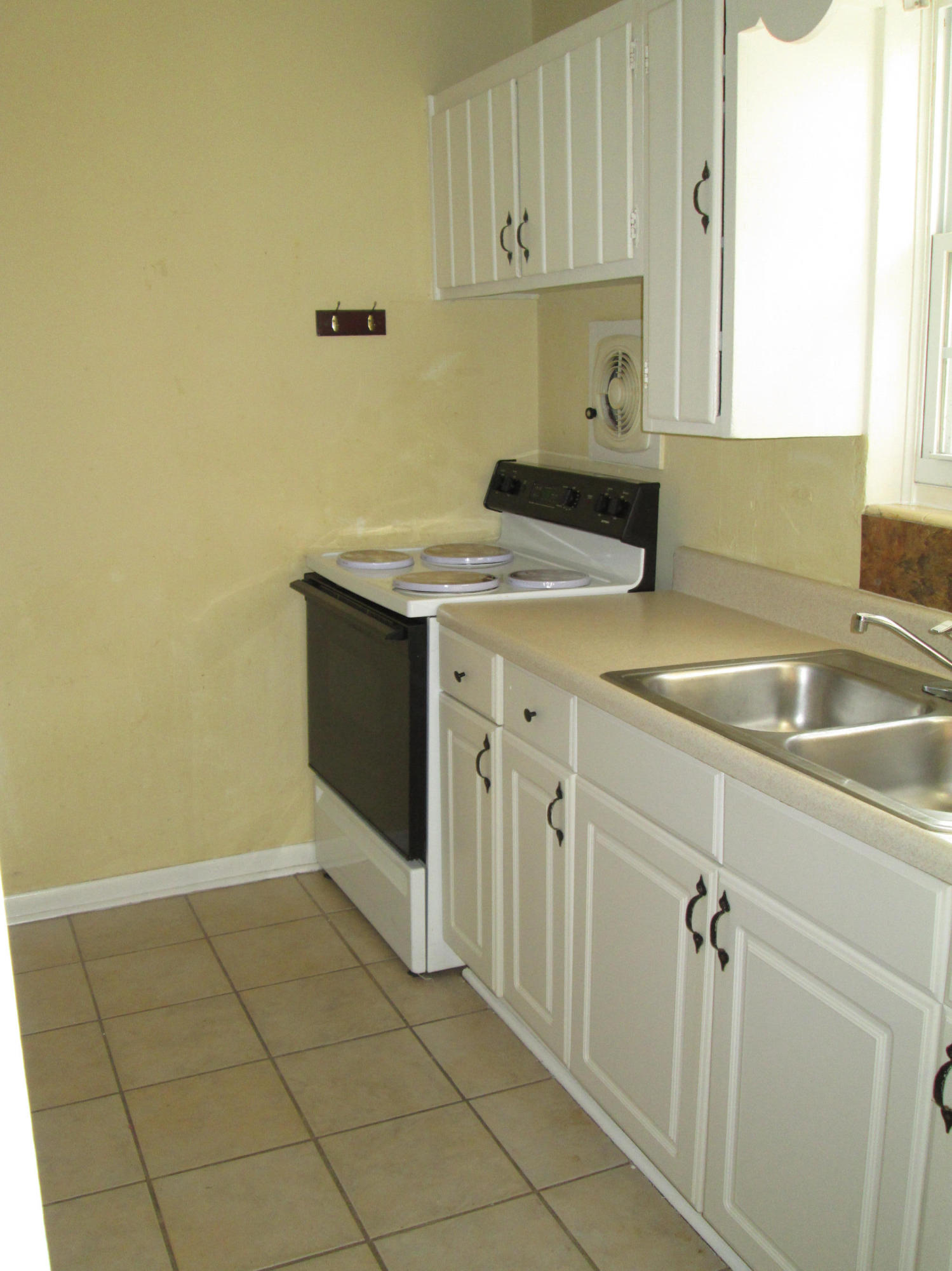 14 Ranger Street Southwest Fort Walton Beach, FL 32548 - Photo 2 of 10 a view of a kitchen with a sink