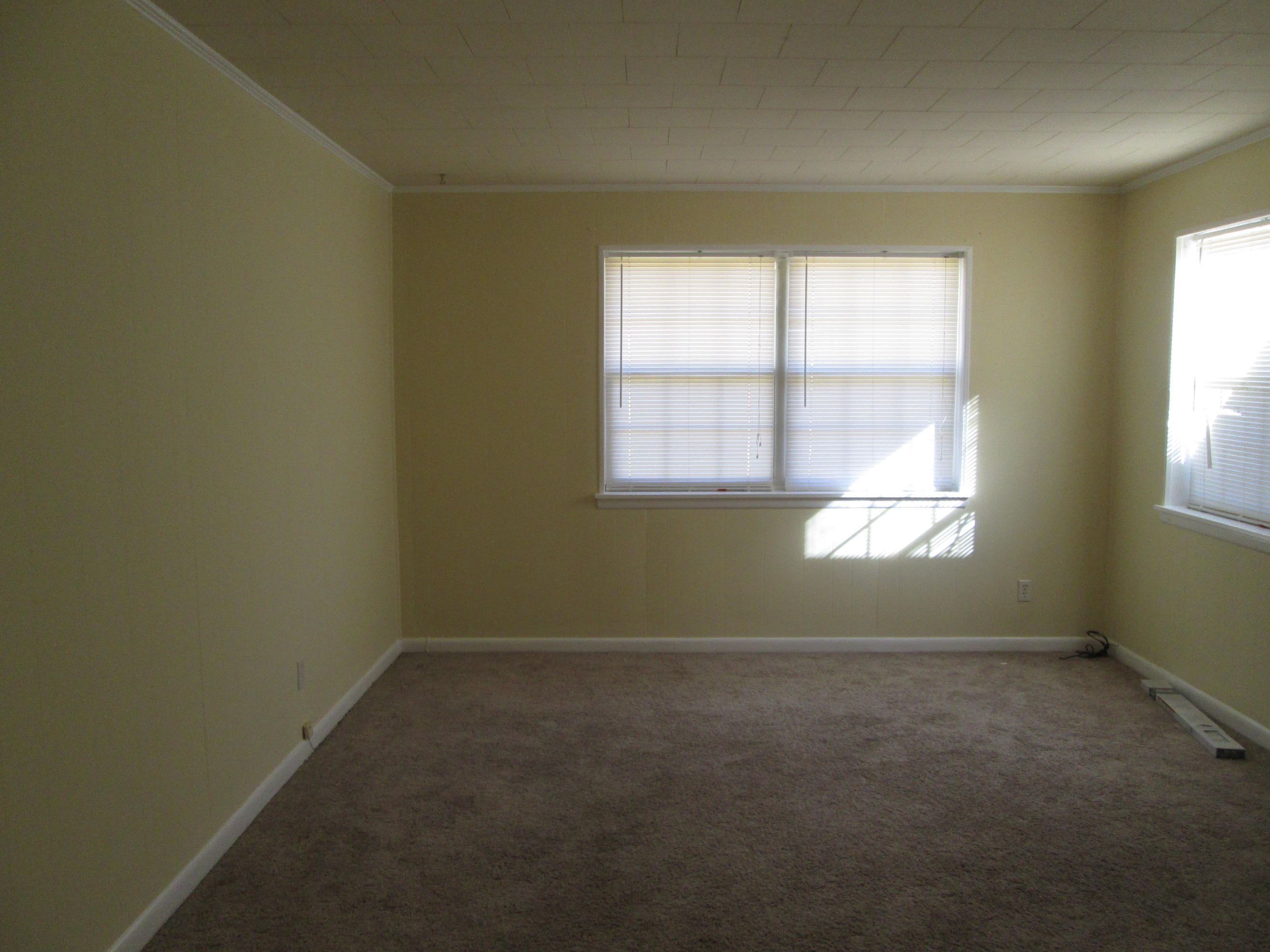 14 Ranger Street Southwest Fort Walton Beach, FL 32548 - Photo 3 of 10 an empty room with a window