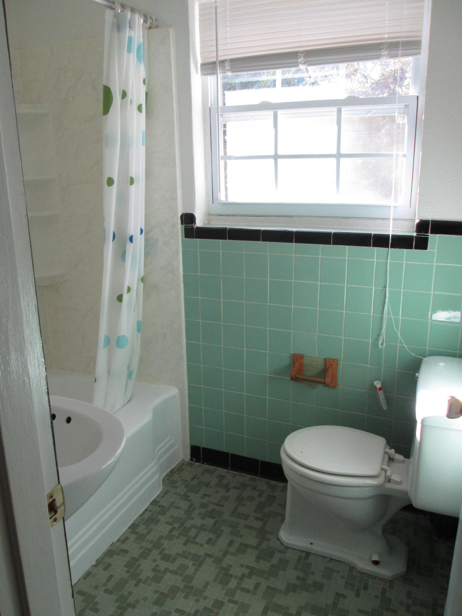 14 Ranger Street Southwest Fort Walton Beach, FL 32548 - Photo 5 of 10 a bathroom with a toilet and a shower