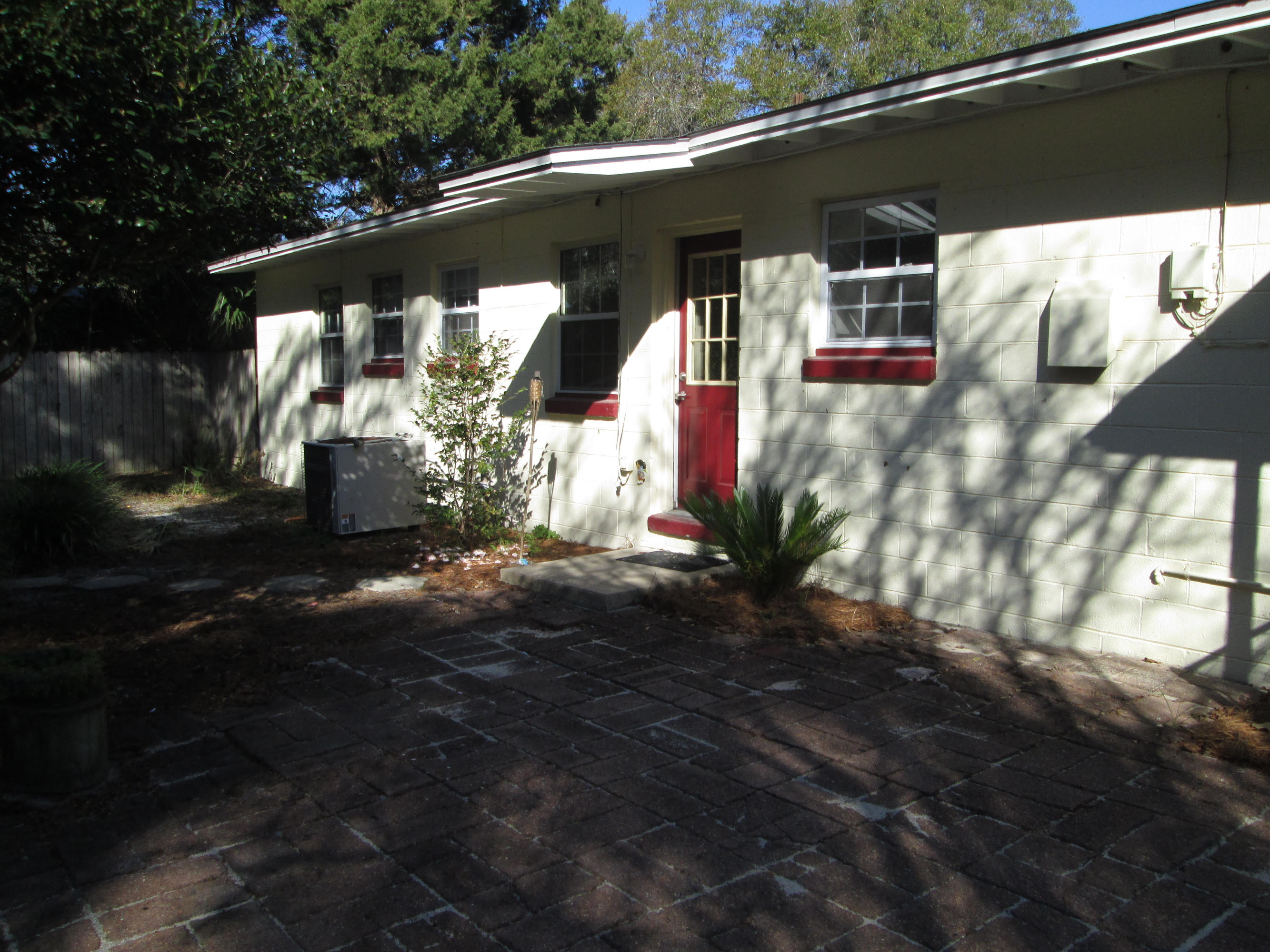 14 Ranger Street Southwest Fort Walton Beach, FL 32548 - Photo 8 of 10 a front view of house with yard