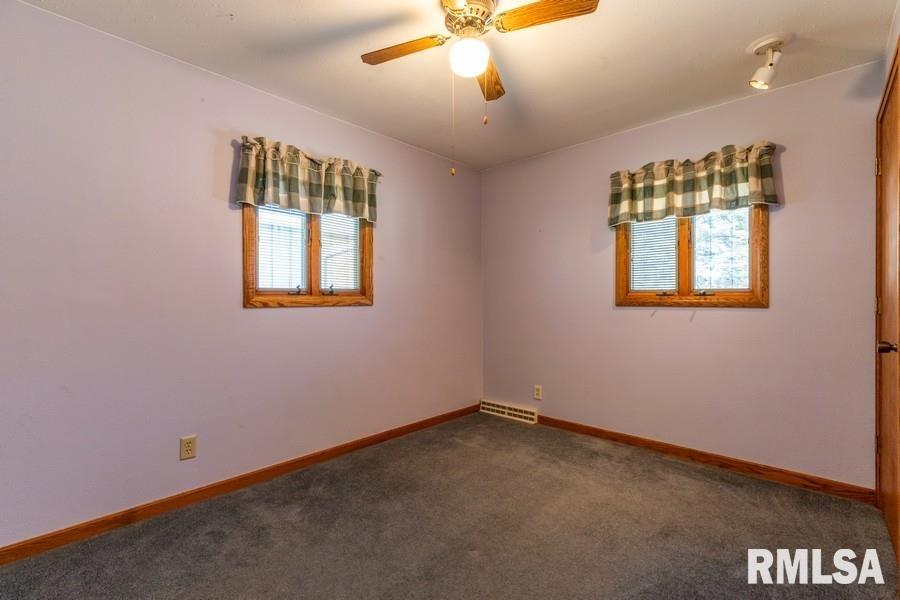 402 Maple Avenue Morrison, IL 61270 - Photo 14 of 21