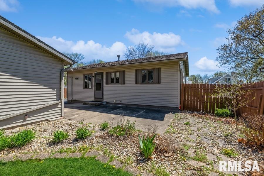 402 Maple Avenue Morrison, IL 61270 - Photo 7 of 21