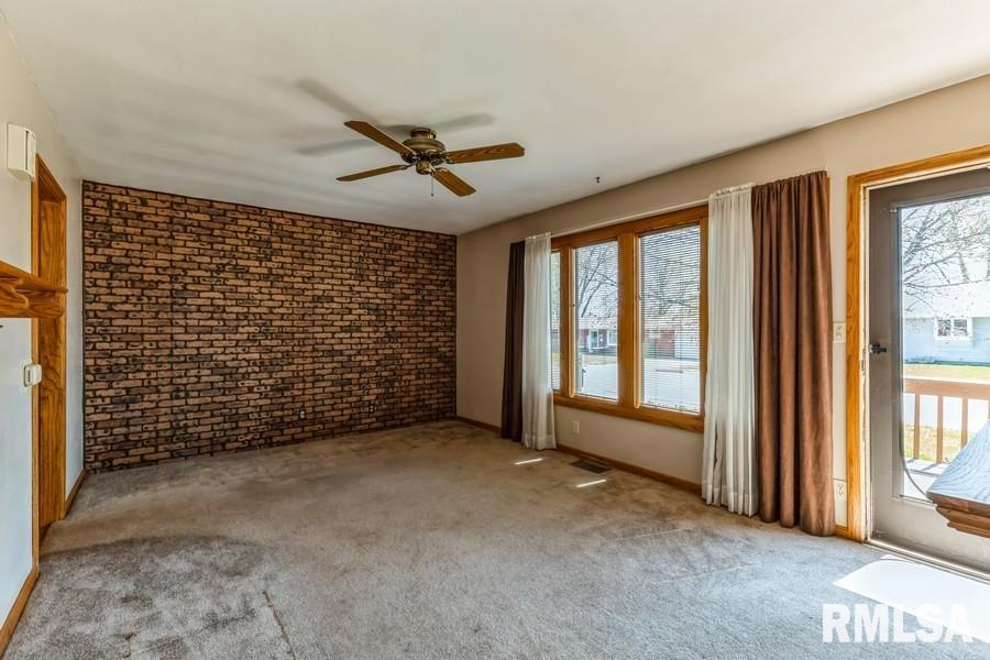 402 Maple Avenue Morrison, IL 61270 - Photo 8 of 21