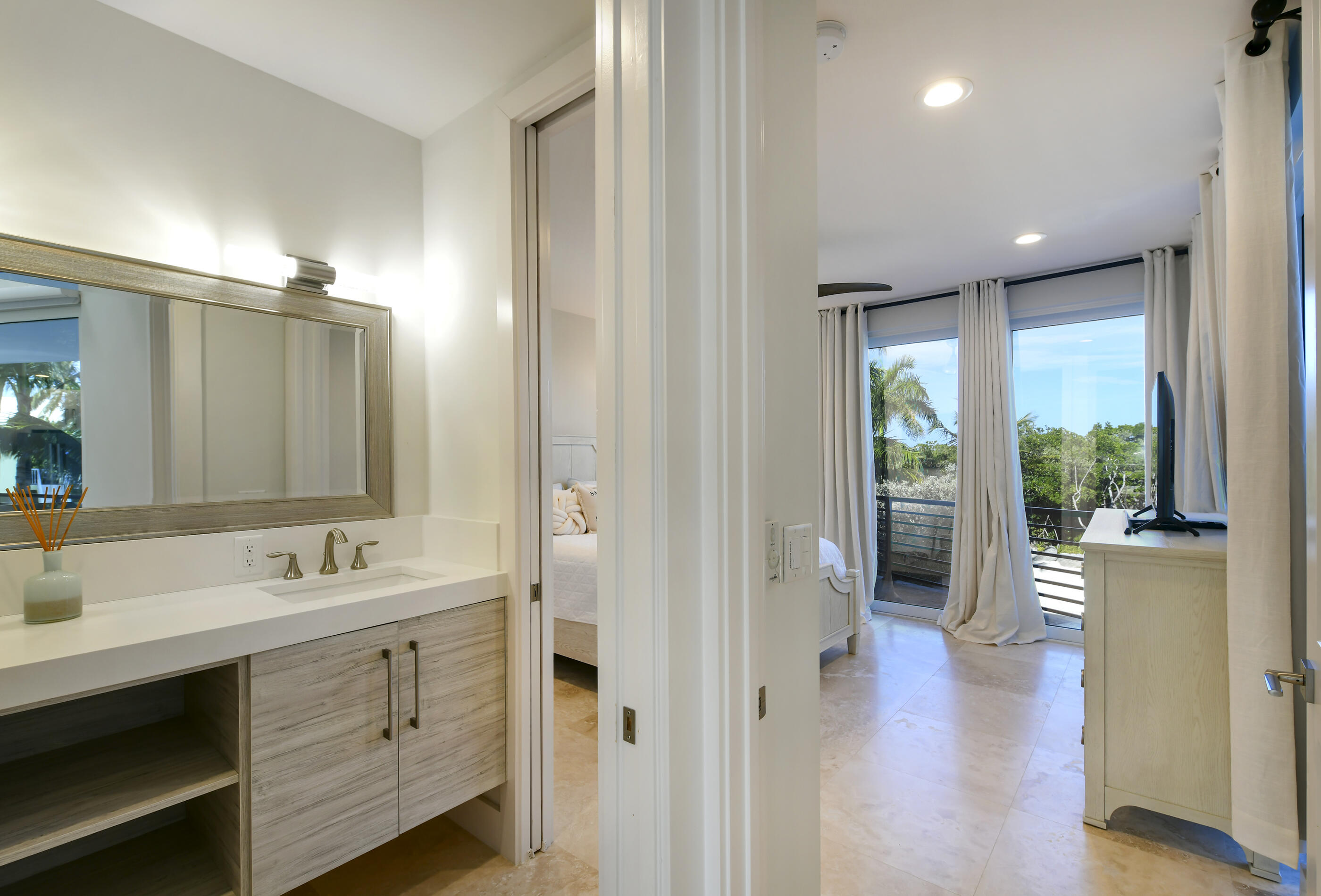 49 Mutiny Place Key Largo, FL 33037 - Photo 12 of 43 main level guest bath