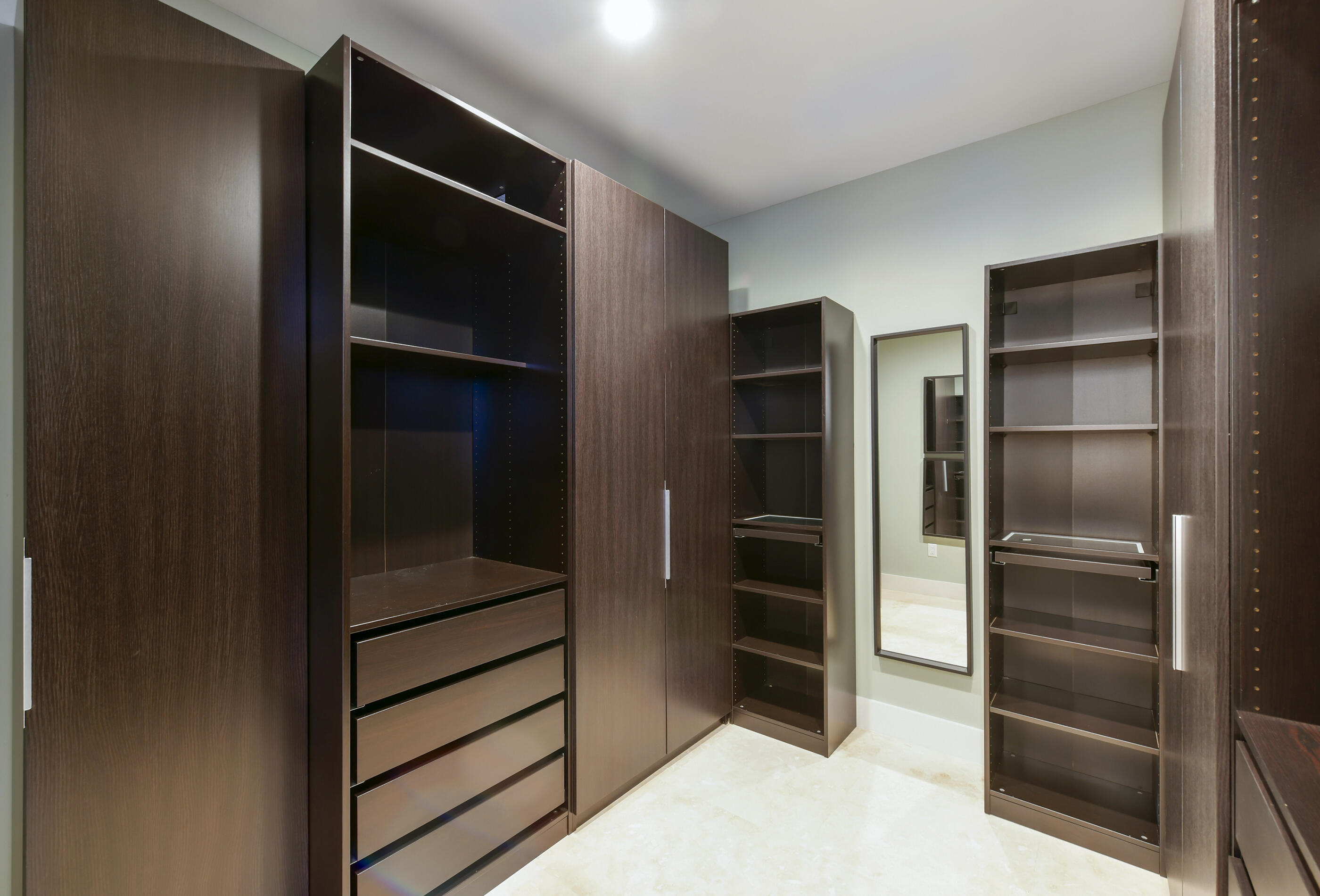 49 Mutiny Place Key Largo, FL 33037 - Photo 18 of 43 primary walk-in closet