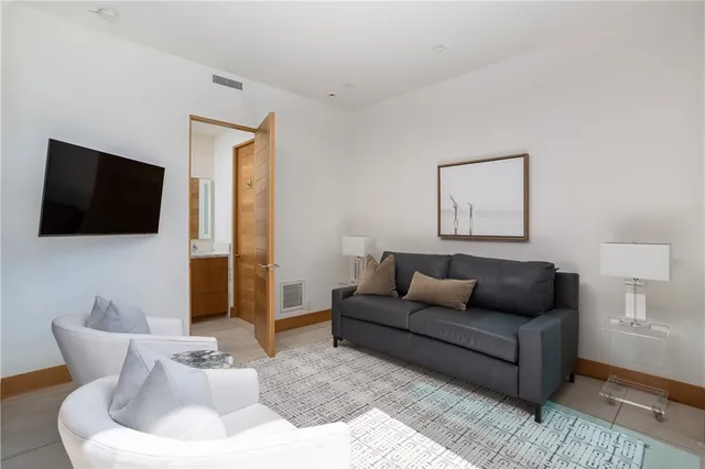 $40,000 | 2010 Calle De Los Alamos, San Clemente, CA 92672