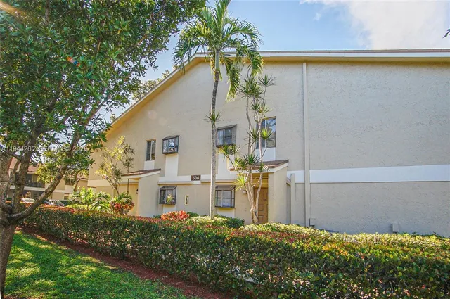 a house view with a outdoor space
