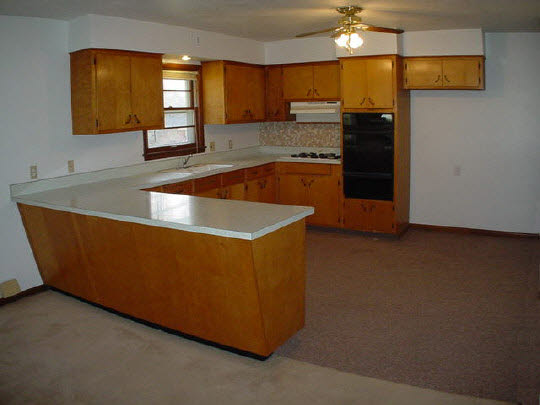 925 North Alpine Road Rockford, IL 61107 - Photo 2 of 6 a room with wooden cabinets