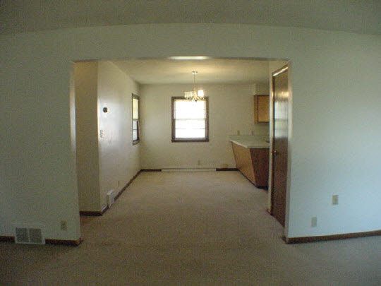 925 North Alpine Road Rockford, IL 61107 - Photo 4 of 6 an empty room with windows and closet