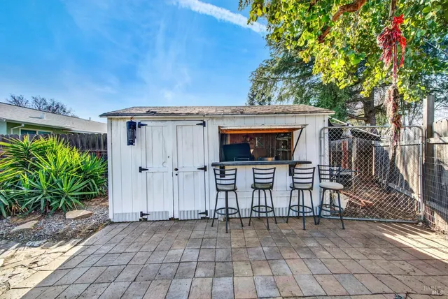 a view of outdoor space yard and porch