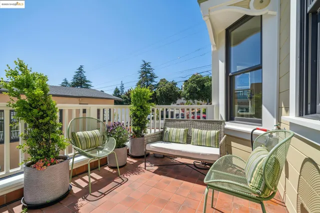 $1,599,000 | 4440 Howe Street, Oakland, CA 94611