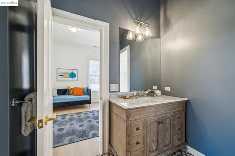 $1,599,000 | 4440 Howe Street, Oakland, CA 94611