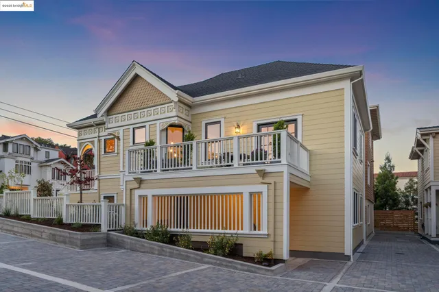 $1,599,000 | 4440 Howe Street, Oakland, CA 94611