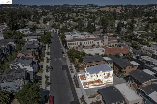 $1,599,000 | 4440 Howe Street, Oakland, CA 94611