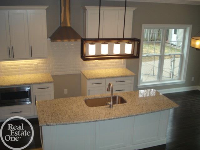 92 Muir Road Grosse Pointe, MI 48236 - Photo 6 of 48 31344963-5.JPG