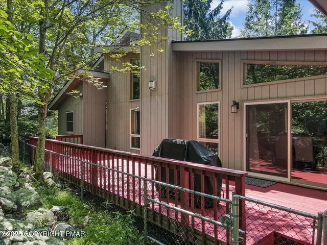 $390,000 | 130 Surrey Drive, Hawley, PA 18428