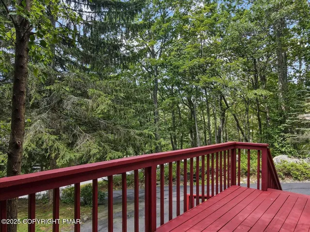 $390,000 | 130 Surrey Drive, Hawley, PA 18428