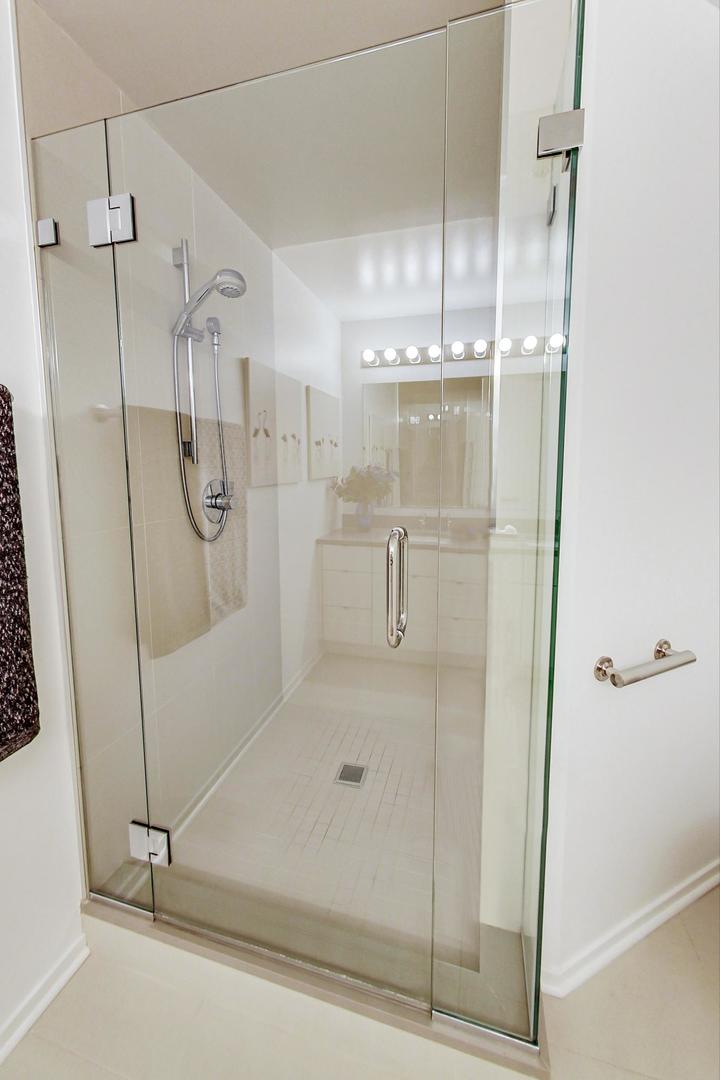 1720 Maple Avenue, Unit 2740 Evanston, IL 60201 - Photo 20 of 63 a bathroom with a glass shower door